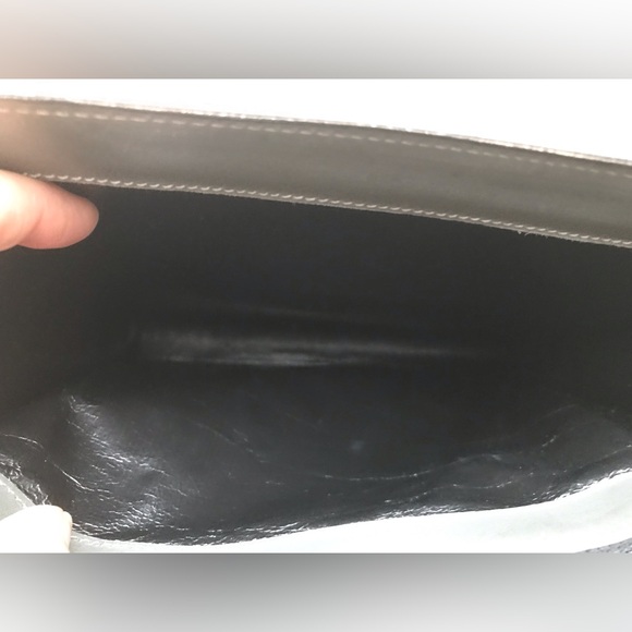 Vintage 1970s Gray Gucci Shoulder Bag with G Clasp and Suede Details - Picture 16 of 16